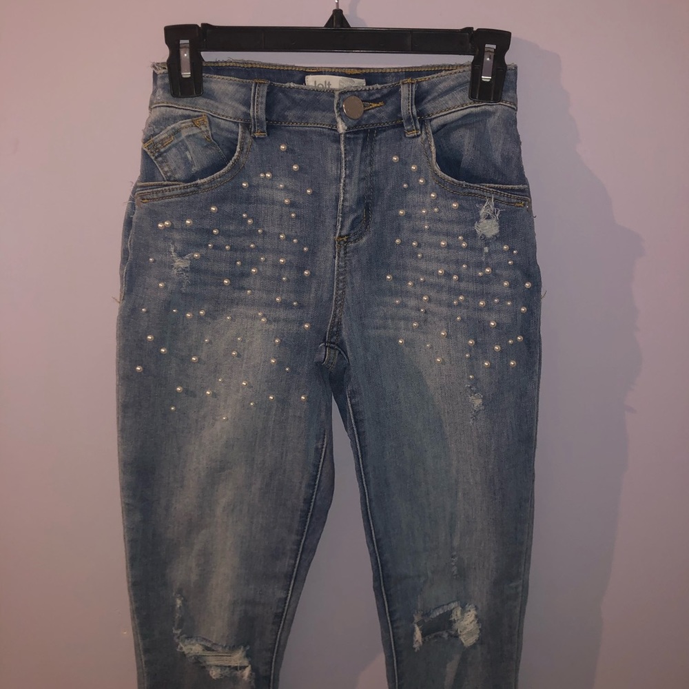 Von Maur Jolt Pearl Distressed Jeans